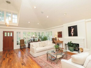 Televisión, oficina