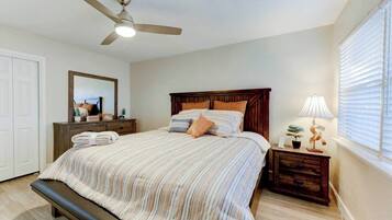 4 bedrooms, desk, iron/ironing board, WiFi