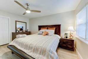 4 bedrooms, desk, iron/ironing board, WiFi