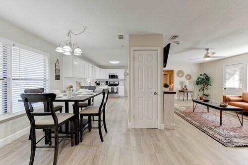 Amazing 4 bedroom house w/full amanities,close to hospitals/shopping/city center