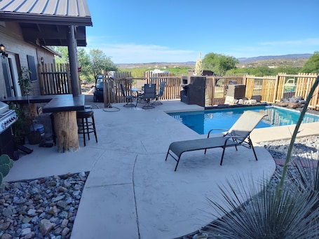 プール. Cozy apartment in charming Camp Verde with Wi-Fi, AC. Tucked back