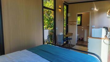 1 bedroom, bed sheets