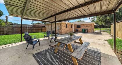 Seabrook, TX Vacation Home Near El Jardin Beach