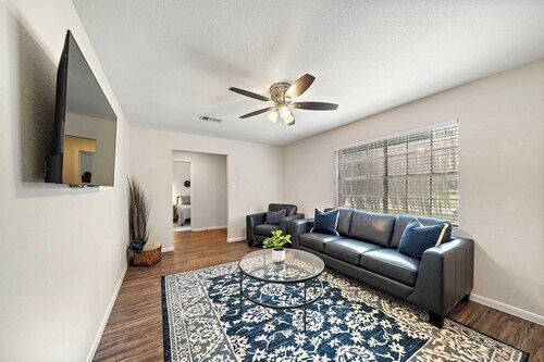 3BR Seabrook Home - Walk to El Jardin Beach | BBQ