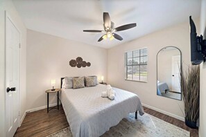 3 chambres, fer et planche à repasser, Wi-Fi, draps fournis