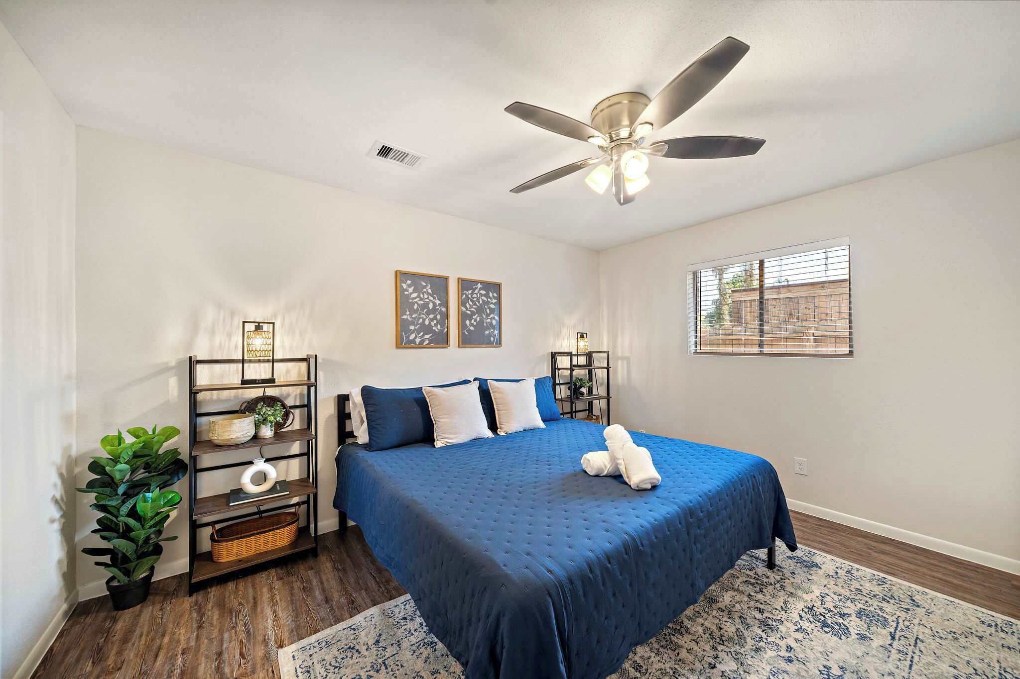 3 makuuhuonetta, silitysrauta/-lauta, Wi-Fi, vuodevaatteet