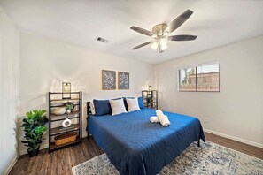 3 bedrooms, iron/ironing board, WiFi, bed sheets