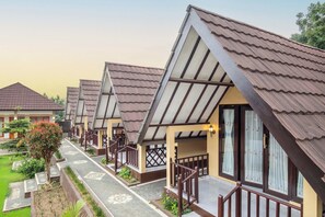 Basic Bungalow | Free WiFi, bed sheets