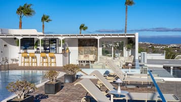 Lämmitetty uima-allas