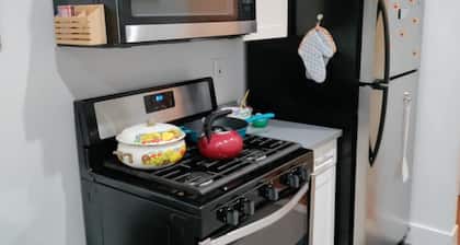 Charming 1-bedroom apartment in enchanting The Bronx with AC