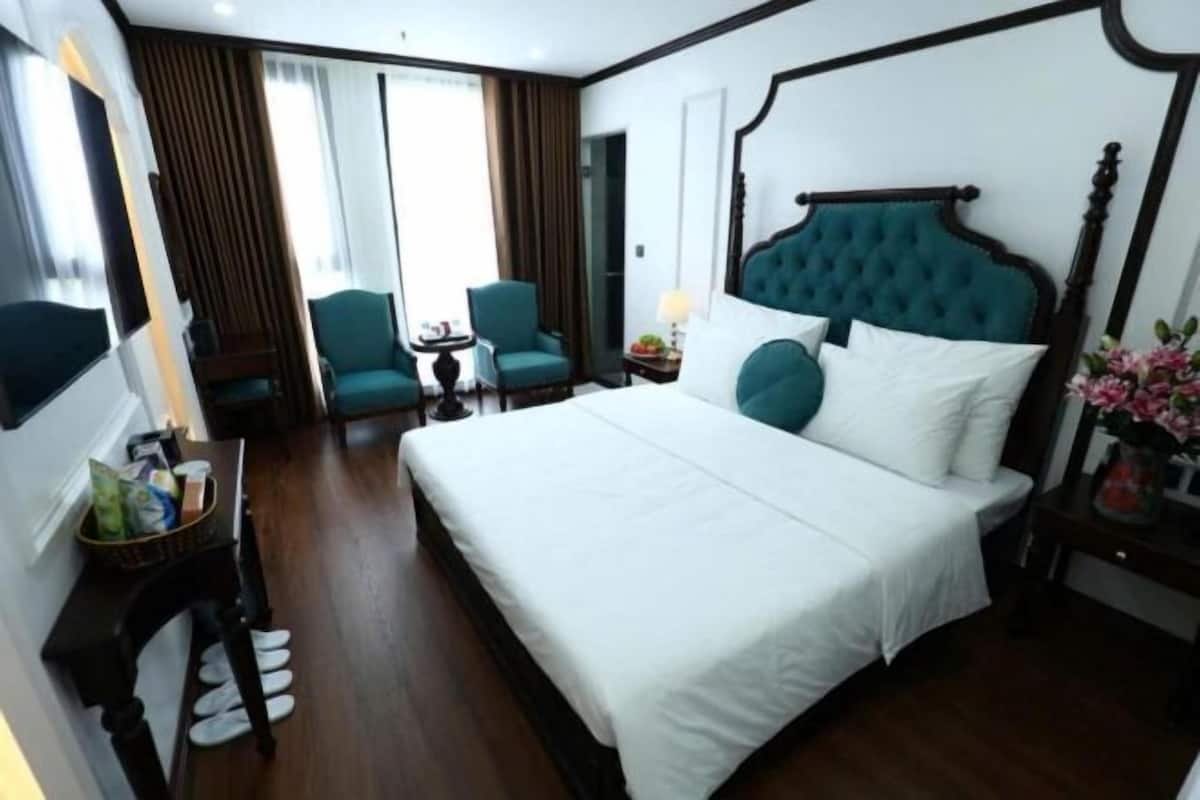 Desk, free WiFi, bed sheets