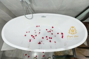Deluxe Double Room | Bathroom