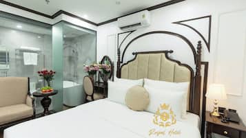 Quarto casal luxo, vista para a cidade | Roupas de cama de algodão egípcio, roupas de cama premium, frigobar