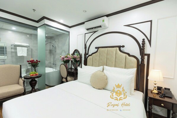 Deluxe Double Room, City View | Egyptian cotton sheets, premium bedding, minibar, free WiFi - Royal Hotel Me Tri Ha (Hanoi)