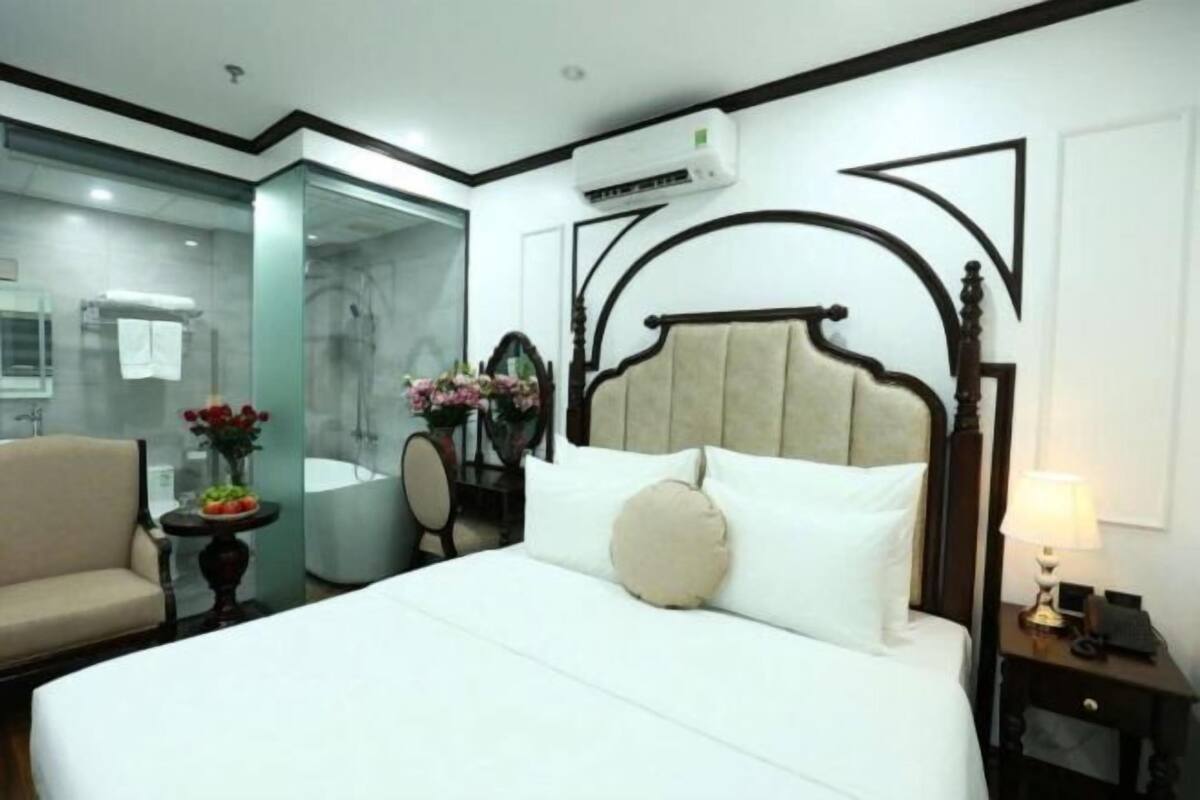 Escritorio, wifi gratis, ropa de cama