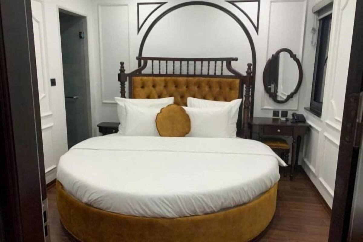 Escritorio, wifi gratis, ropa de cama