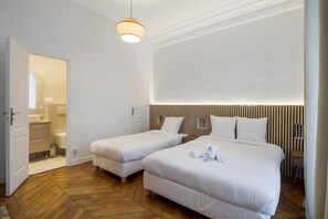 4 slaapkamers, een strijkplank/strijkijzer, reisbedje, wifi