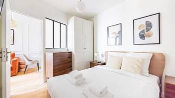 1 habitación, tabla de planchar con plancha, wifi y ropa de cama