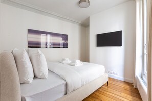 Bureau, fer et planche à repasser, Wi-Fi, draps fournis