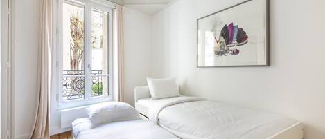 Bureau, fer et planche à repasser, Wi-Fi, draps fournis