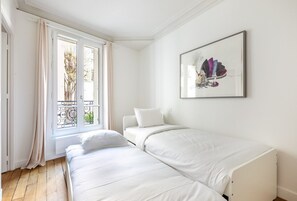 Desk, iron/ironing board, WiFi, bed sheets