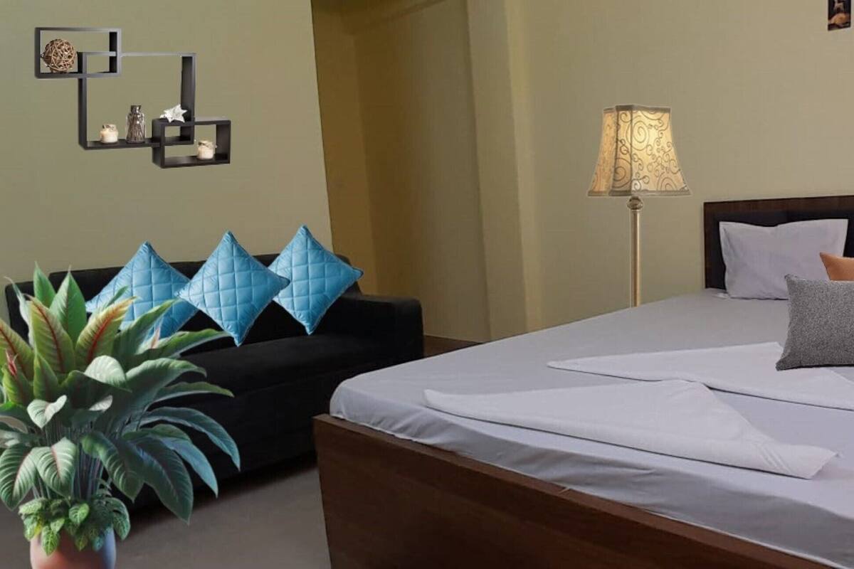 Soundproofing, free WiFi, bed sheets