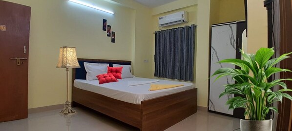 Royal Room, City View | Soundproofing, free WiFi, bed sheets