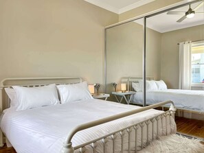 3 slaapkamers, een bureau, een strijkplank/strijkijzer, wifi