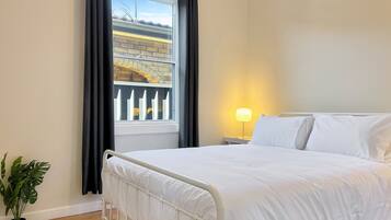 3 bedrooms, desk, iron/ironing board, WiFi