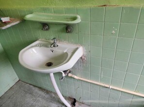 Chambre Standard, balcon, vue ville | Salle de bain