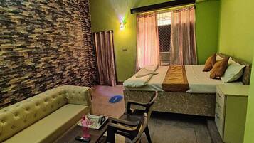 Free WiFi, bed sheets