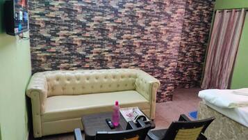 Double Room, Balcony, City View | Free WiFi, bed sheets