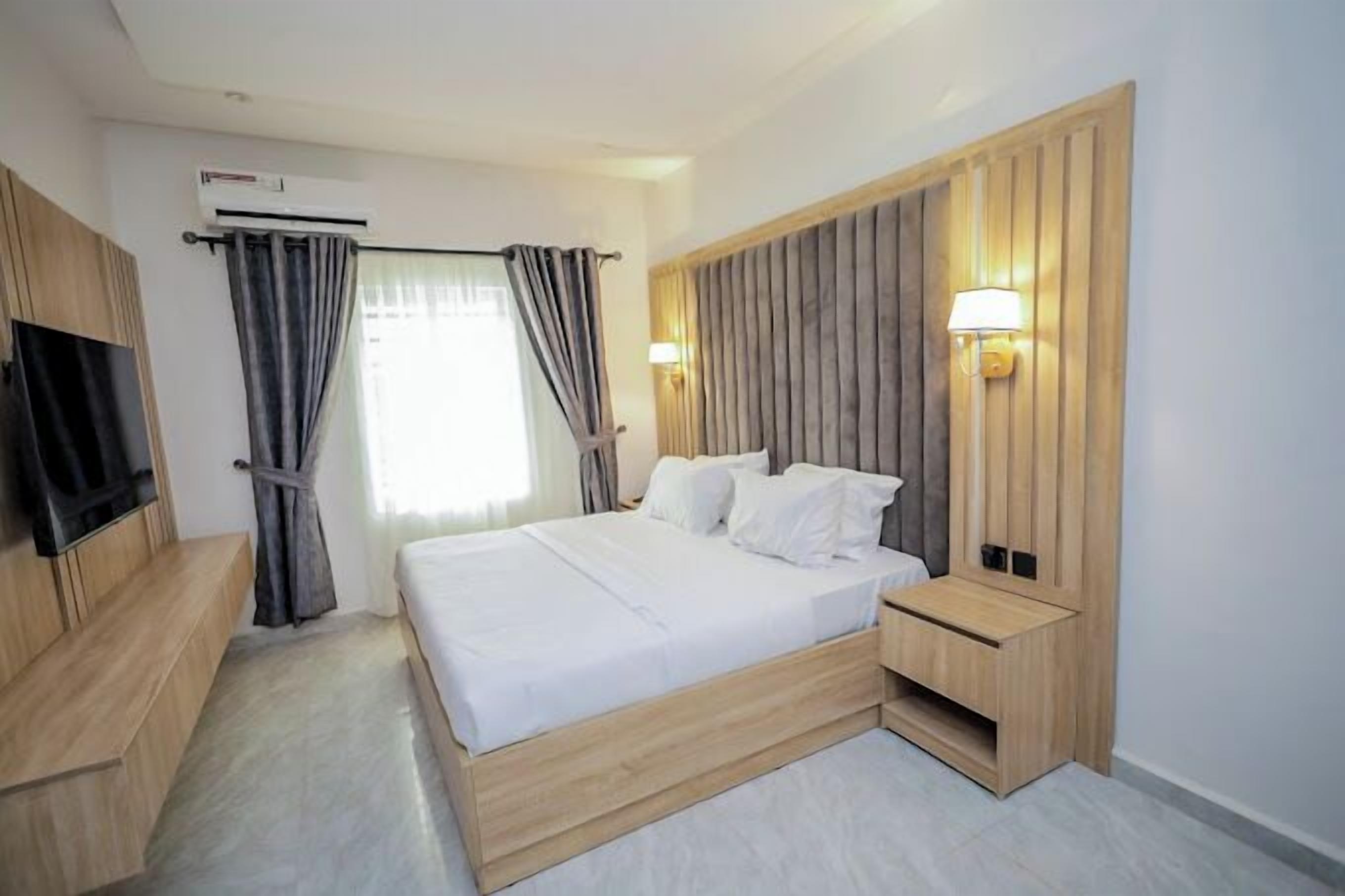 Economy Room, Balcony, City View | Desk, laptop workspace, free WiFi