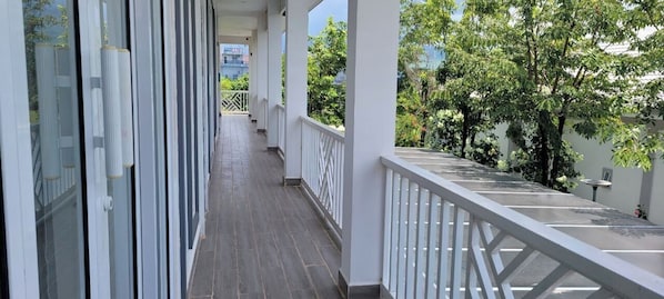 Habitación básica doble, 1 cama King size, vista al jardín | Ropa de cama 