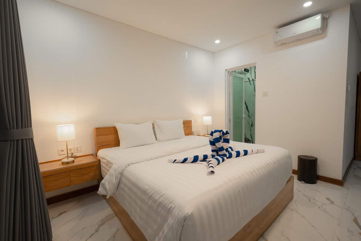 Deluxe Room, 1 King Bed | 1 bedroom, free WiFi