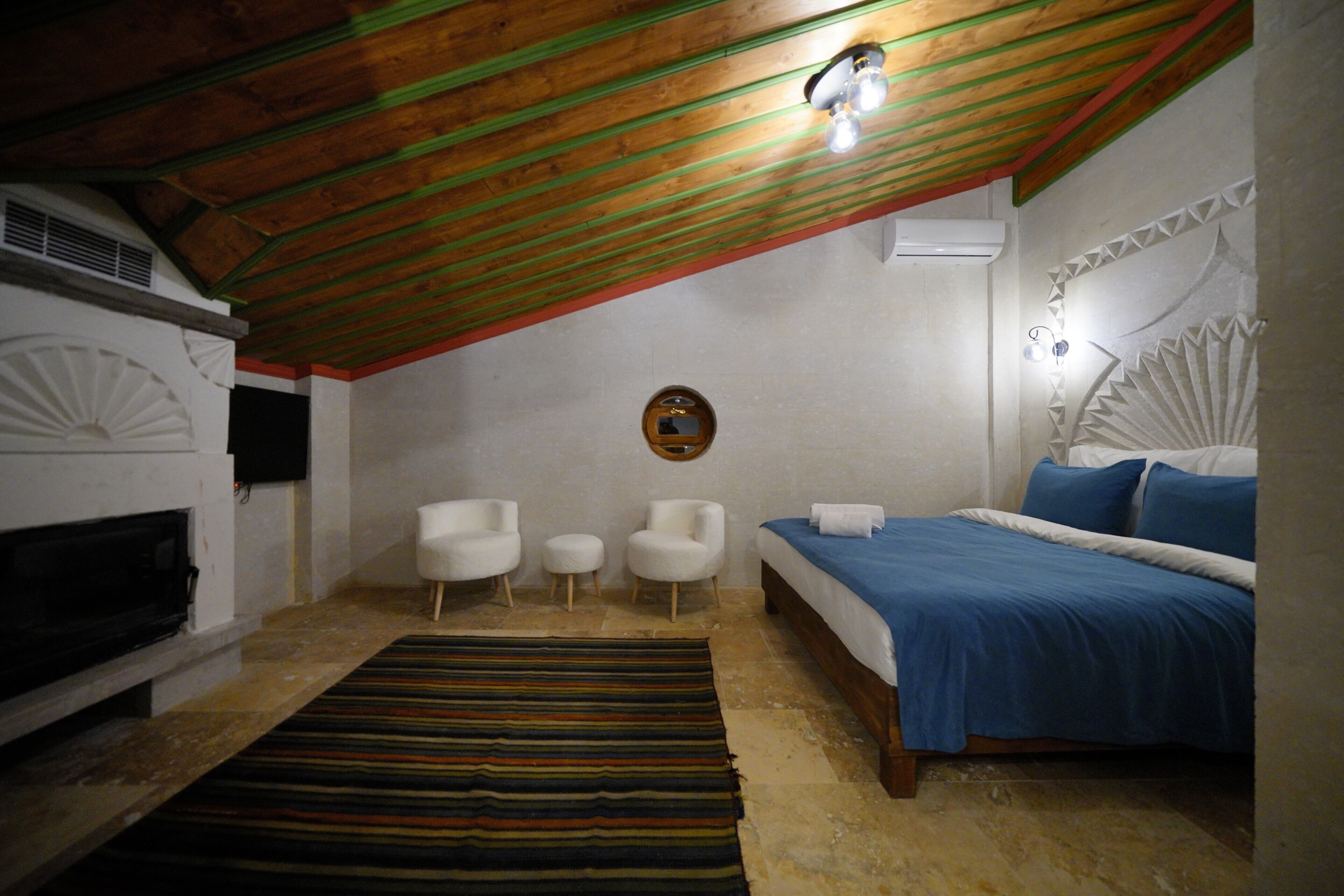 Superior-Doppelzimmer | Hochwertige Bettwaren, Minibar, individuell dekoriert, Schreibtisch