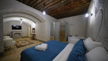 Deluxe tweepersoonskamer | 1 slaapkamer, luxe beddengoed, een minibar, individueel gedecoreerd