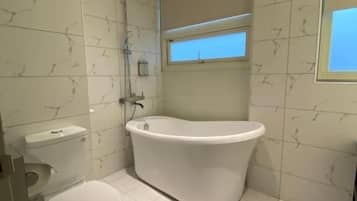 Family Quadruple Room, Non Smoking, Private Bathroom | Bathroom | Separate bathtub and shower, hydromassage showerhead, hair dryer, towels