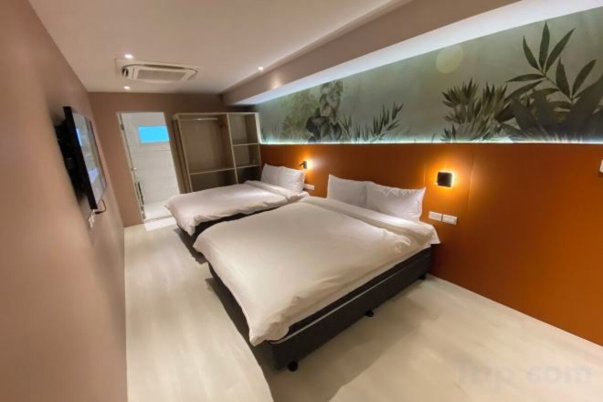 Standard Quadruple Room With Bathtub