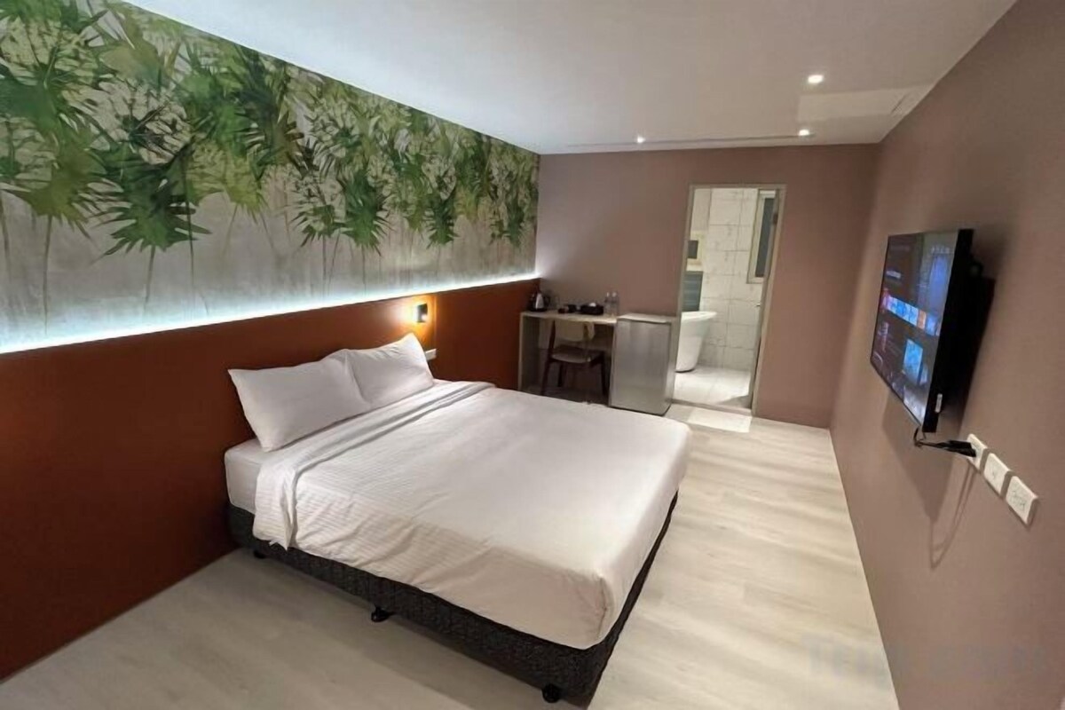 Standard Double Room With Bathtub