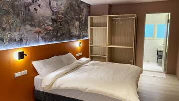 Design-Doppelzimmer | Allergikerbettwaren, Schreibtisch, laptopgeeigneter Arbeitsplatz