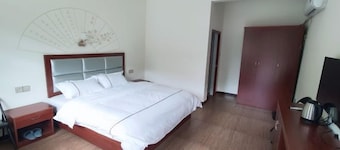 Shuangpai Wuchenglou Hotel