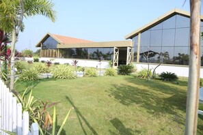 Dobbeltrom – deluxe, balkong, hageutsikt | Hageutsikt