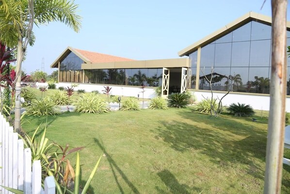 Dobbeltrom – deluxe, balkong, hageutsikt | Hageutsikt