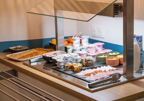 Daily buffet breakfast for a fee - The Originals Residence, Paris Sud Villejuif  (Villejuif)