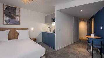 Estúdio clássico, 1 cama de casal | 1 quarto, cofres nos quartos, escrivaninha