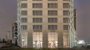 A multi-story hotel with a modern facade, large windows, and signage for 'The Originals' and 'Residence' sections. - Aparthotel Adagio Access Paris Sud Villejuif (Villejuif)