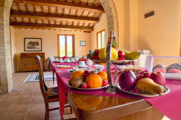 Dagelijks continentaal ontbijt inbegrepen