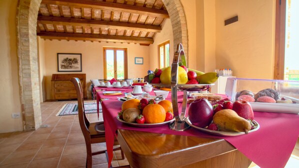 Free daily continental breakfast