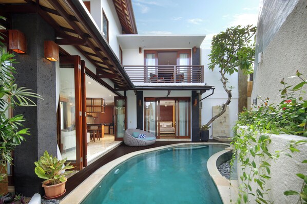 Indoor pool - Kanadea Villa Canggu by Ini Vie Hospitality. (Canggu)